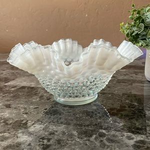 Beautiful Vintage Fenton hobnail ruffled edge bowl